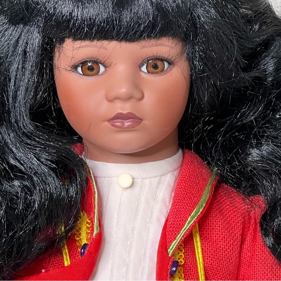 House of LLoyd Native American 16” Tall Bonita Doll 120583 - Picture 3 of 7